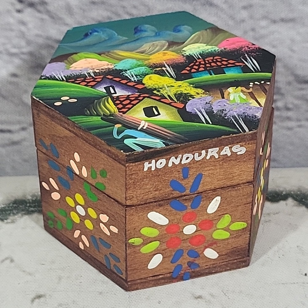 Honduras Wooden Trinket Box Handpainted Village Scene 3"‎ Travel Souvenir